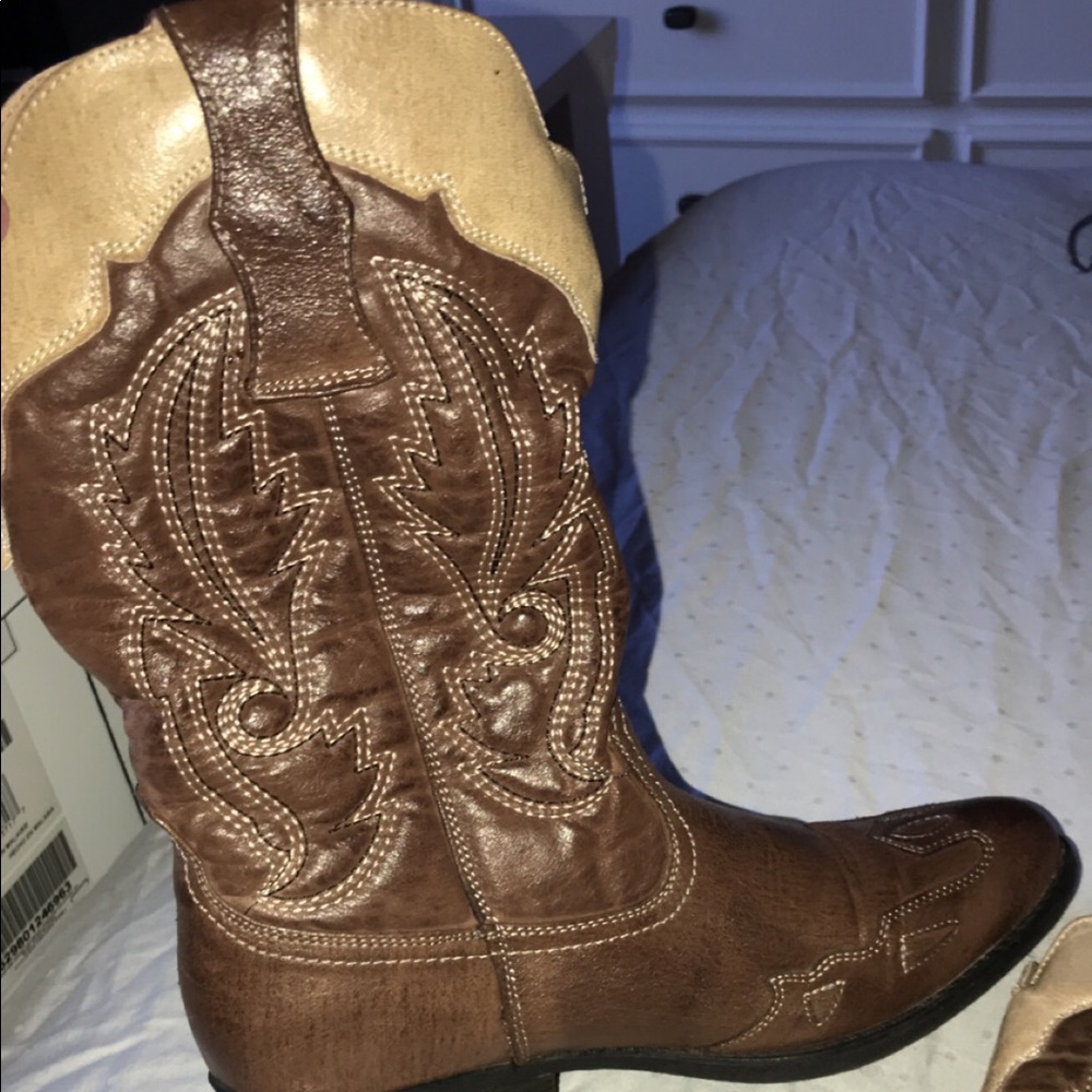Boots - Picture 2 of 2